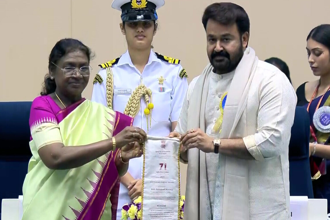 71st National Awards: Mohanlal gets standing ovation as he receives Dadasaheb Phalke Award from President Droupadi Murmu