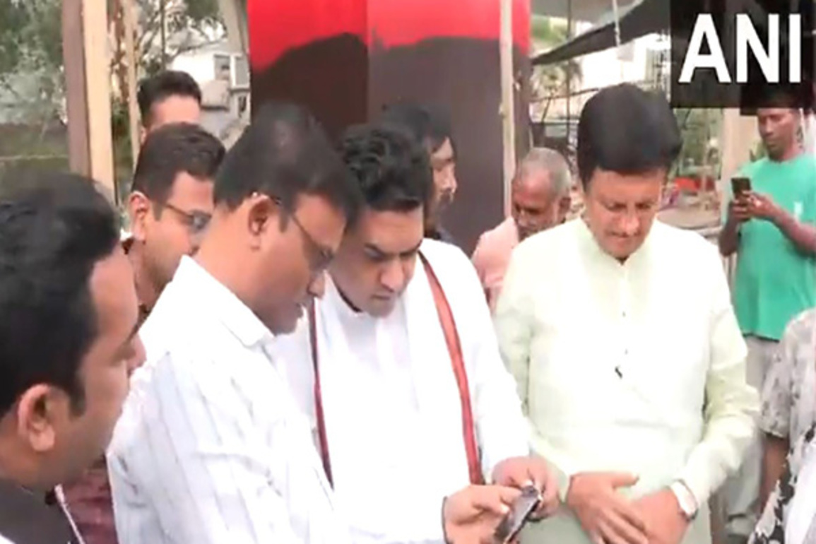 Minister Kapil Mishra inspects entry gates at 17 places in Delhi for welcome of Kanwariyas
