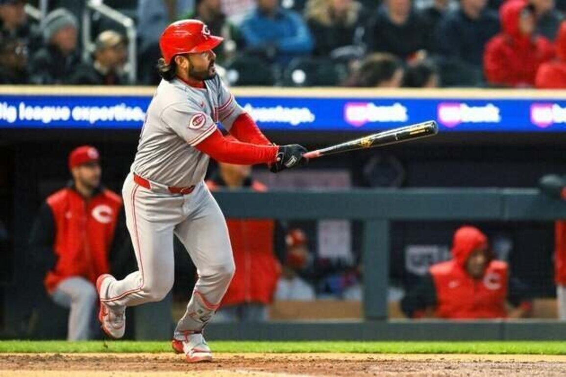 Reds place slugger Eugenio Suarez (oblique) on 10-day IL