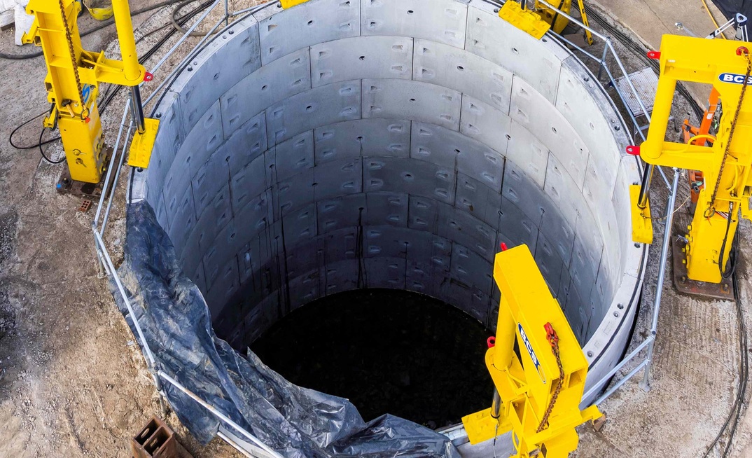 One of the launch and reception shafts constructed by Barhale to allow an Akkermann TBM to be deployed to drive a 120m long tunnel beneath the Grand Union Canal in London Credit: Barhale