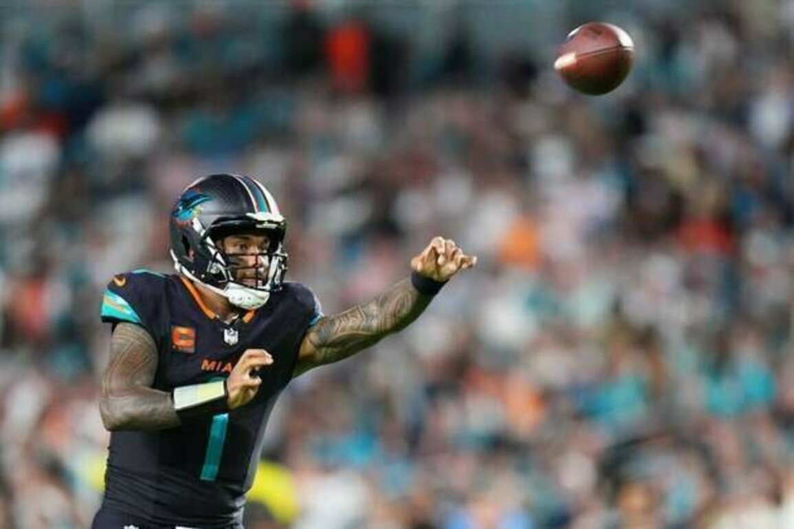 Tua Tagovailoa, Dolphins down Jets despite Tyreek Hill's injury
