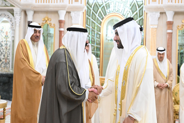 Kuwait Emir receives Mansoor bin Mohammed