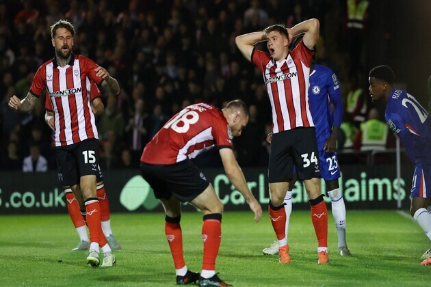Lincoln City seal historic Championship return after dramatic win at Reading
