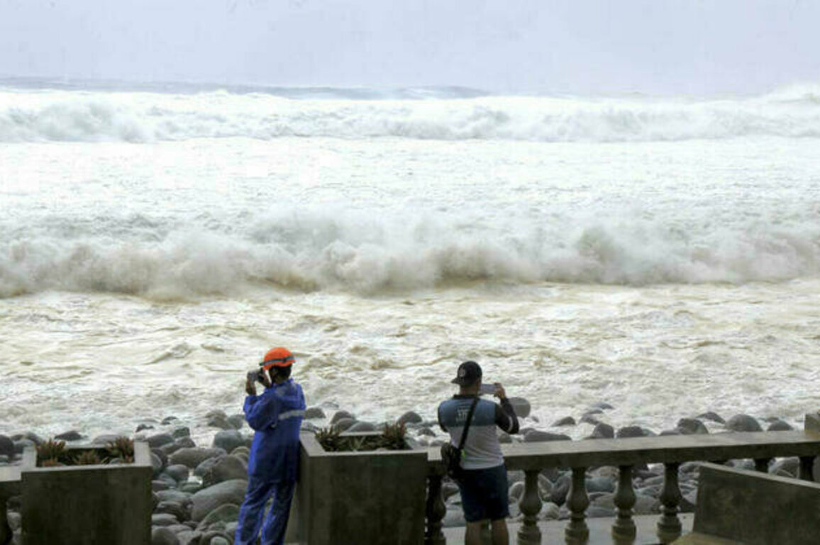 Typhoon Ragasa rips through southern Chinese coast and Hong Kong