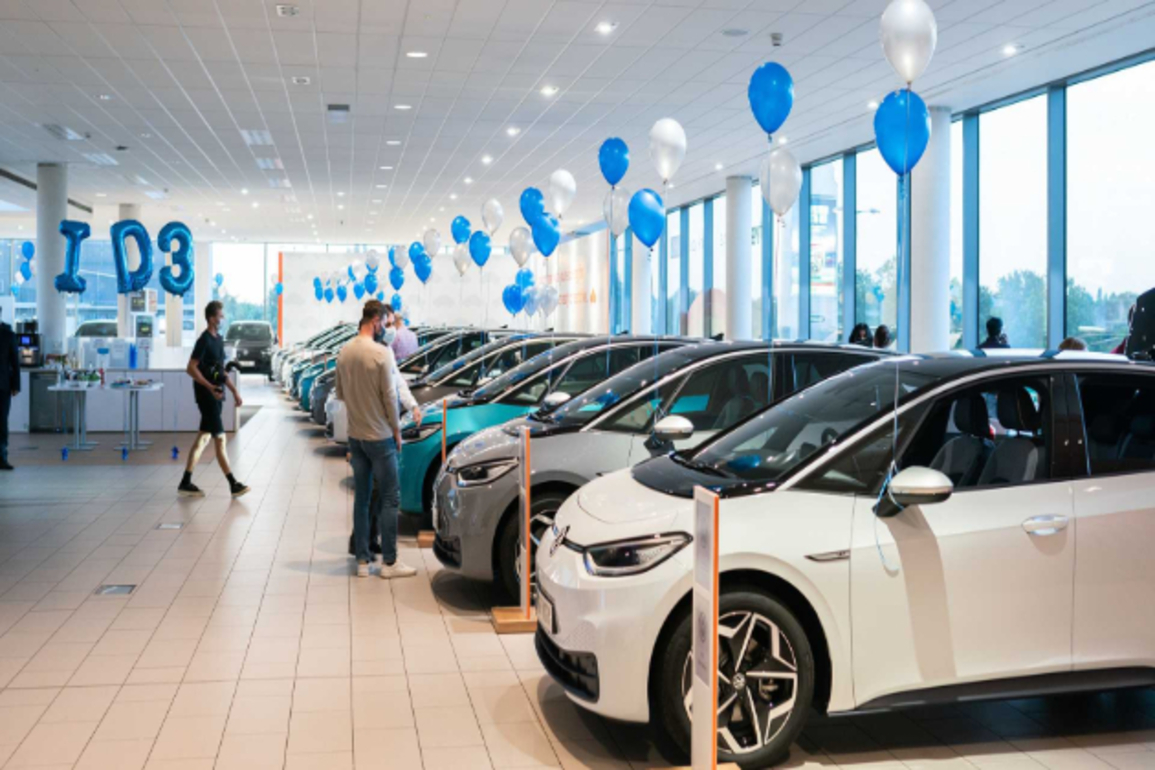 Shift to bigger SUVs drives surge in US new car prices