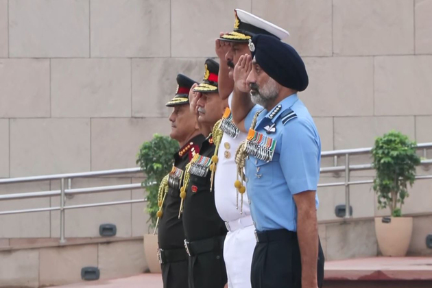 CDS, Chief of three services pay tribute at National War Memorial on Air Force Day