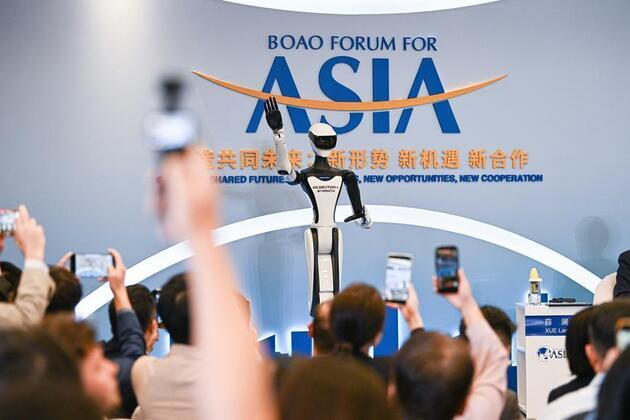 Humanoid robots steal spotlight at Boao forum, poised for breakthrough