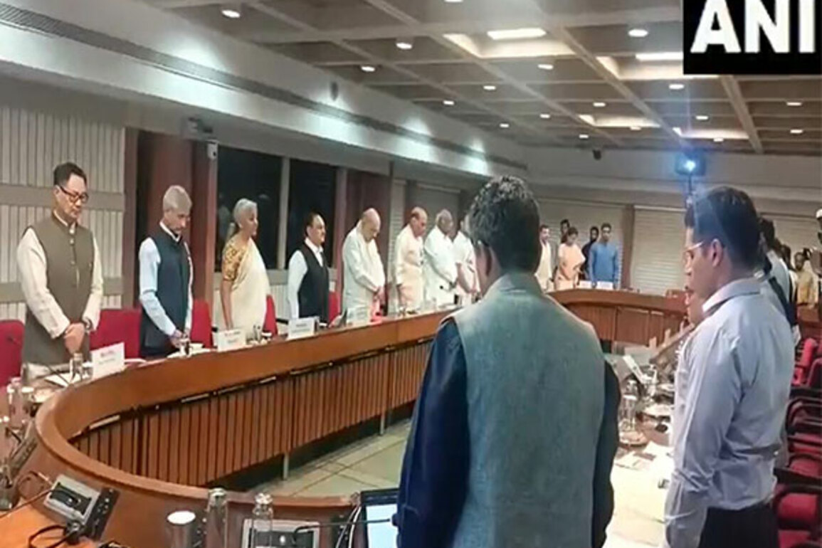 Delhi: Leaders pay homage to Pahalgam terror attack victims with 2-minute silence