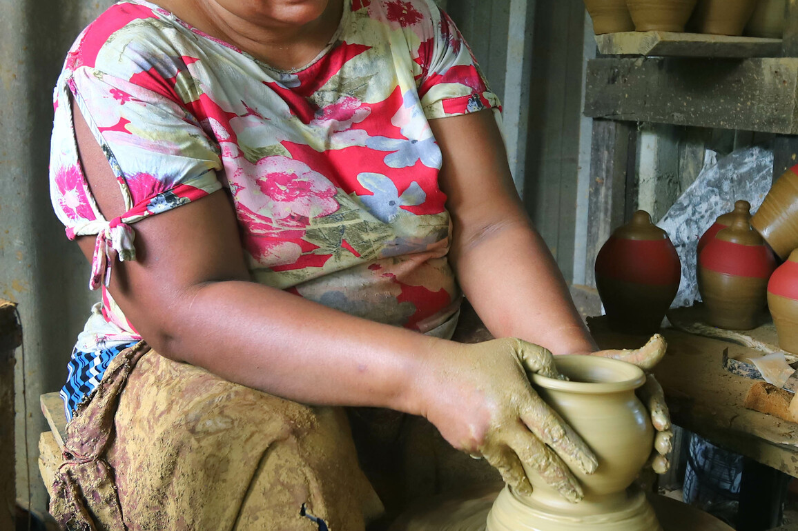 SRI LANKA-COLOMBO-NEW YEAR-POTTERY