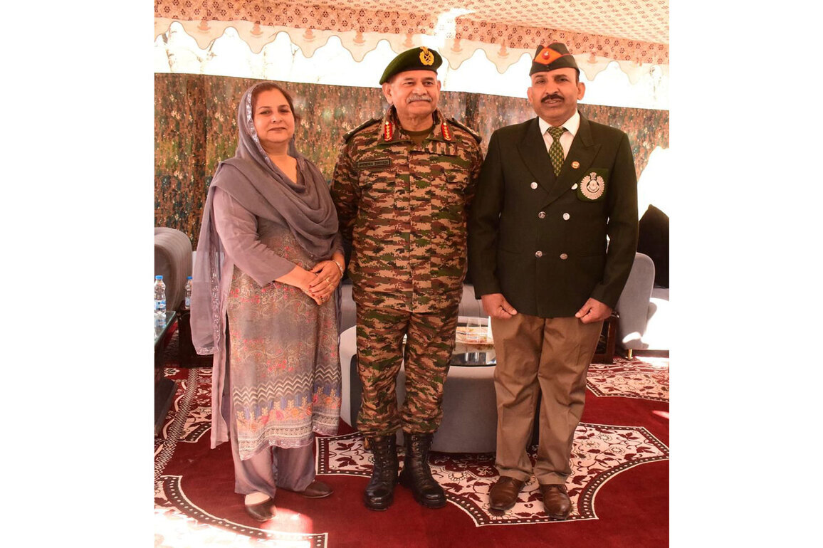 J-K: Chief of the Army Staff Gen Upendra Dwivedi visits forward areas in Poonch