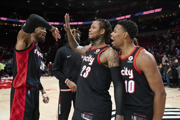 Damian Lillard prepares for surgery as Trail Blazers visit Nuggets