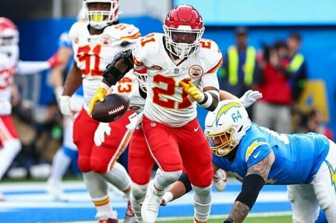 Chiefs Sign Veteran Safety Mike Edwards