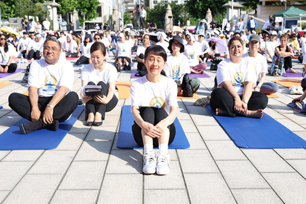 Japan PM's wife Yoshiko Ishiba participates in International Yoga Day celebrations