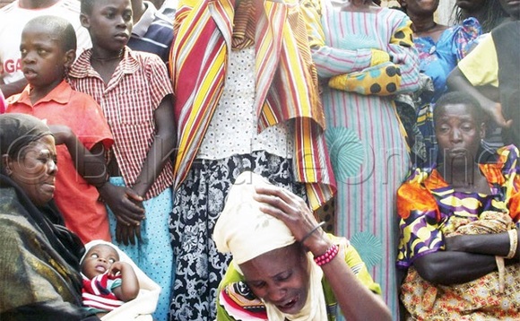 Abatuuze nga bakungubagira bannaabwe. Abatuuze nga bakungubagira bannaabwe.