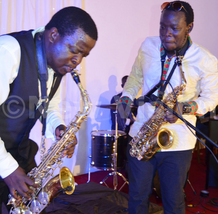  lto saxophonists ichael itanda left and appy yazze doing their thing
