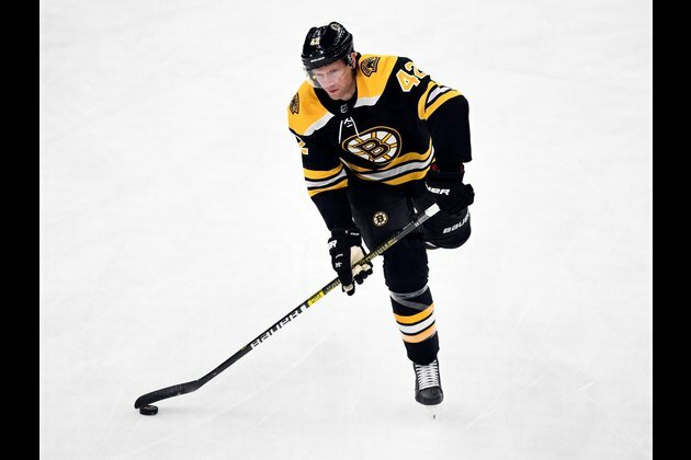 Bruins ship Backes, first-round pick to Ducks for Kase