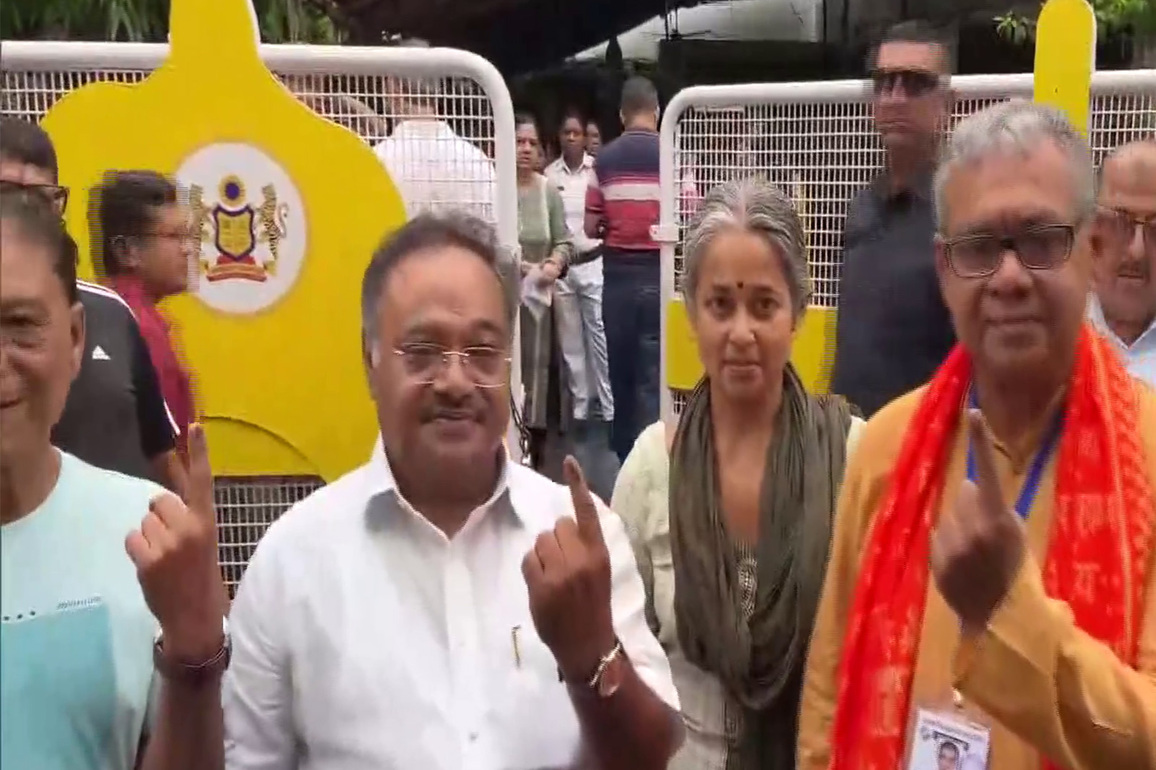 "Target is double century": WB BJP President Samik Bhattacharya casts his vote amid phase 2 voting