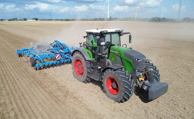 Fendt 800 Series tractor launched with new 8-litre engine, cab and transmission