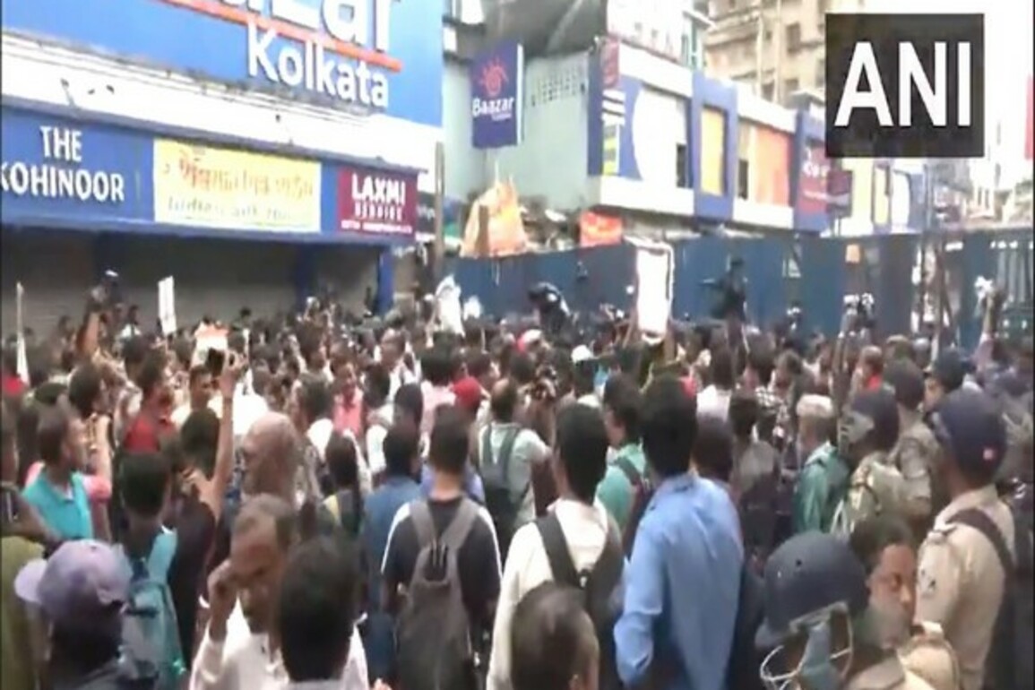 Unemployed SSC teachers launch protest march 'Nabanno Abhiyan' towards Bengal Secretariat