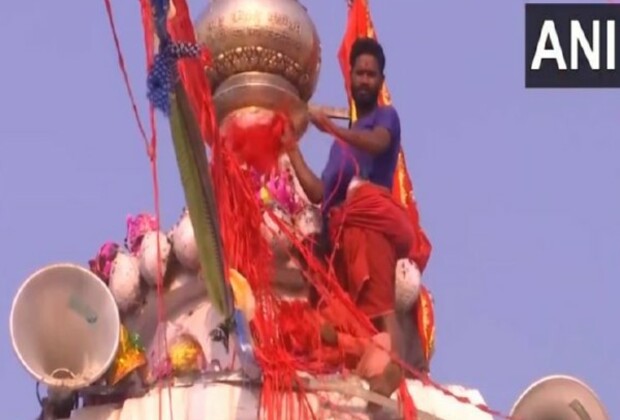 A Large number of Devotees throng popular temples across India on Maha Shivratri