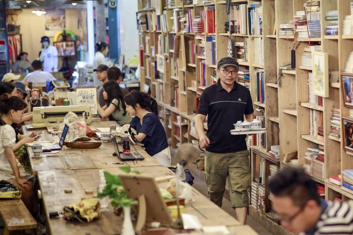 China's western metropolis preserves, reuses WWII shelters
