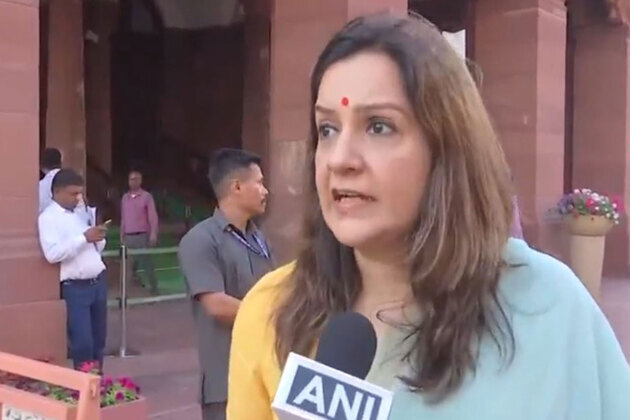 "Why were you lying to people?": Priyanka Chaturvedi slams Centre on commercial LPG shortage