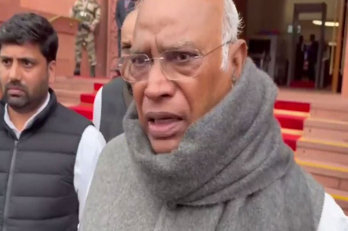 Mallikarjun Kharge mourns Ajit Pawar's death, demands probe into Baramati plane crash