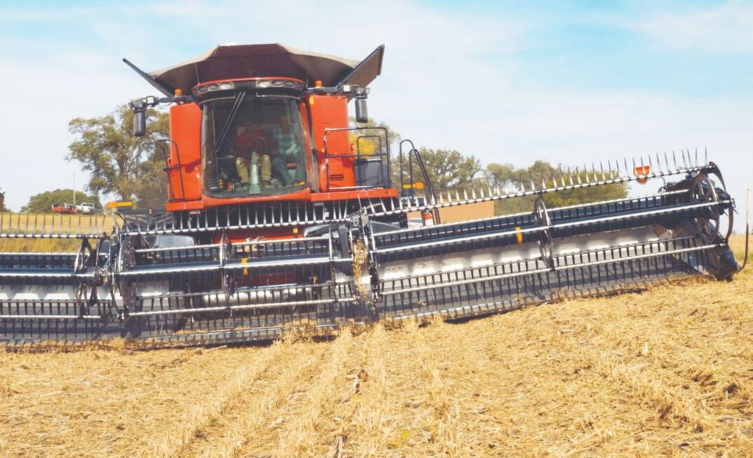 MacDon’s new FD2 Plus draper front has a flexible, downward tilting cutterbar.