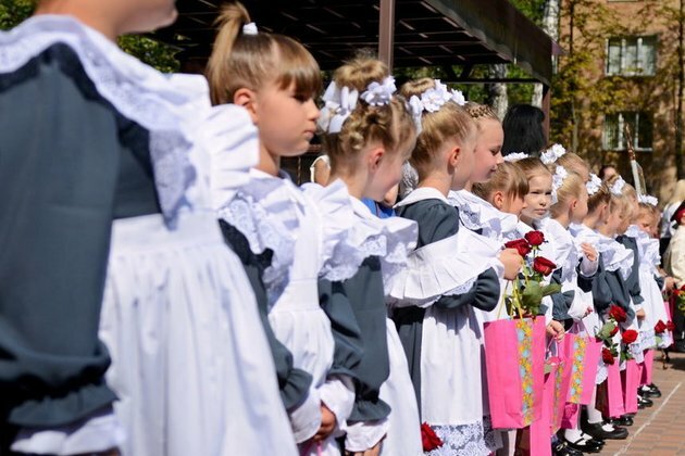 Ukrainian ministry backs complete ban on Russian language in schools