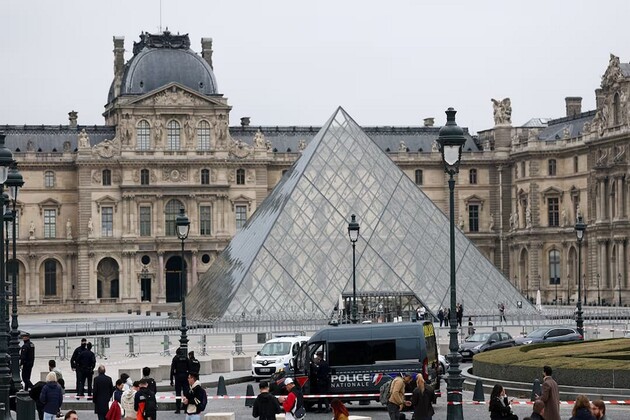 Louvre 'heist': French police arrest atleast 2 suspects in connection with jewel theft in museum