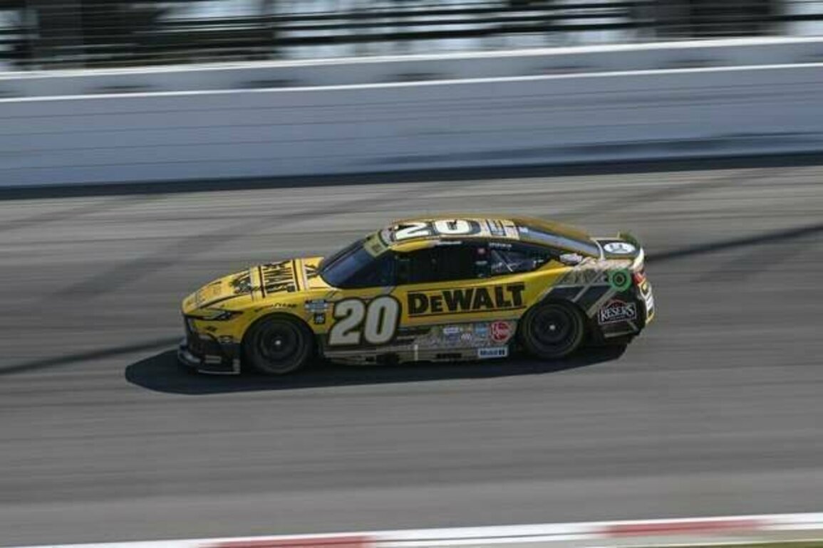 Christopher Bell wins late 4-car sprint at Bristol night race