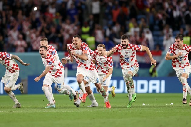 Penalty kings Croatia book World Cup quarterfinal spot