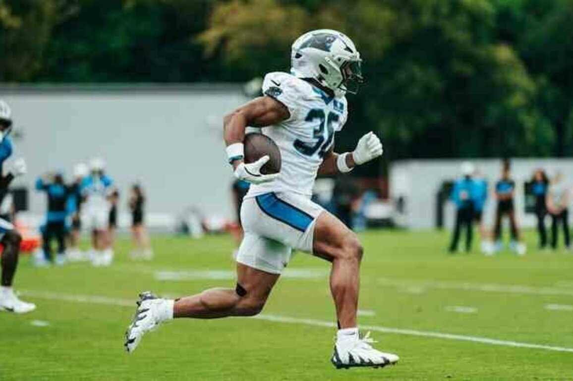 Play of the Day: Chuba Hubbard shows off speed and smarts