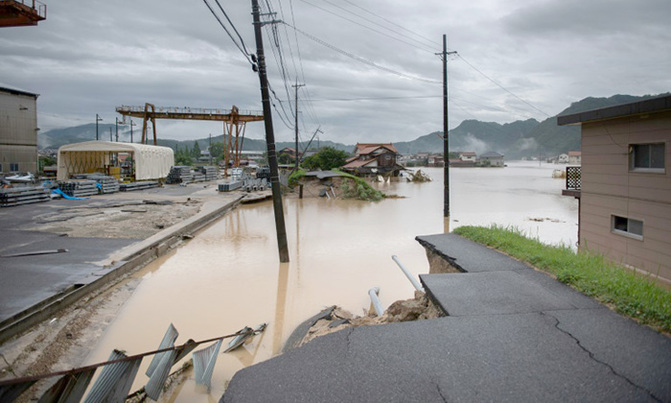 Landslide warnings as Japan digs through rain devastation Landslide warnings as Japan digs through rain devastation