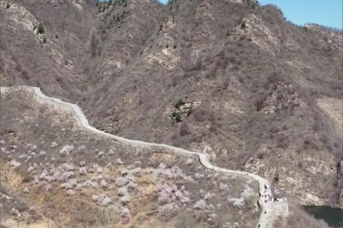 60"FlyOverChina | Spring view of submerged section of Great Wall in N China