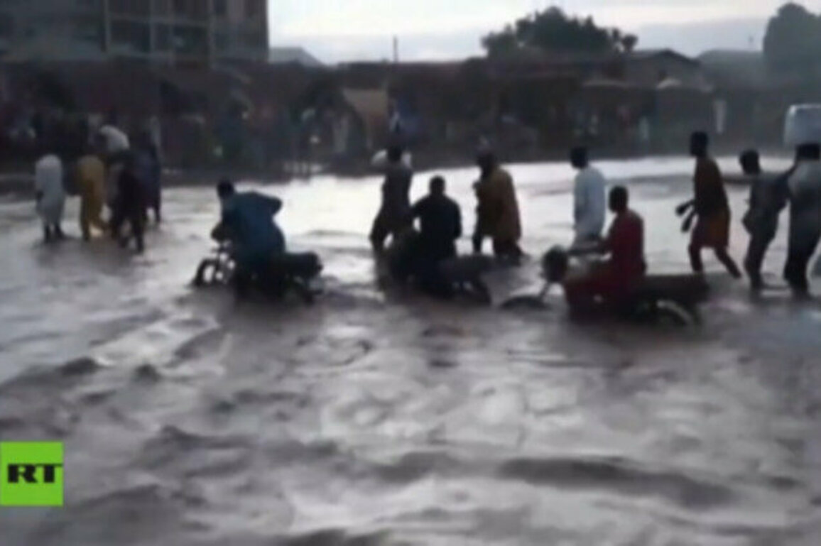 Over 150 killed in catastrophic flooding in African state (VIDEO)