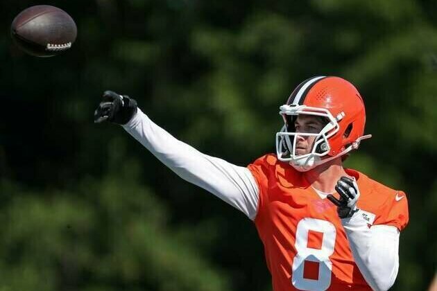 Report: Browns trading QB Kenny Pickett to Raiders