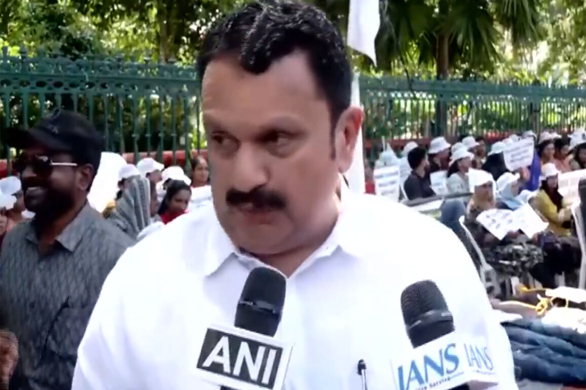 Congress' K Muraleedharan says LPG shortage "affecting families, hotels"