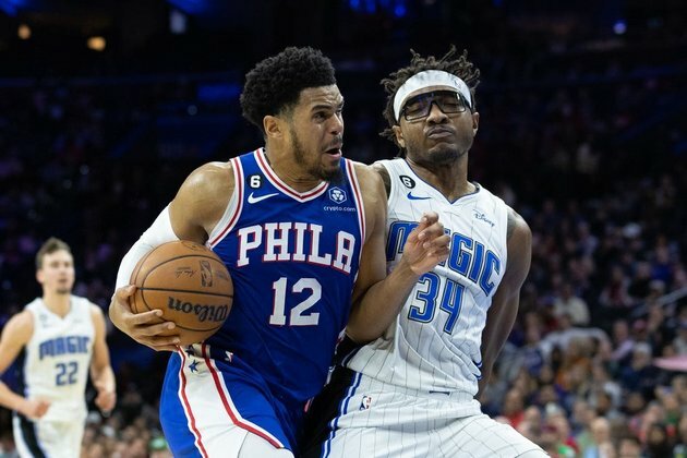 Surging 76ers hit the road to play Spurs