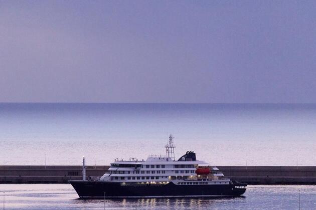 Floating quarantine: hantavirus evacuation operation unfolds off Tenerife
