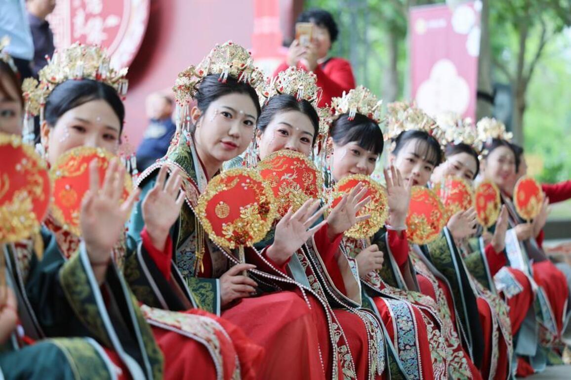 Culture&Life | Group wedding ceremony held in N China's Tianjin