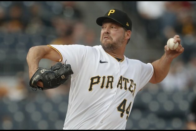 Pirates look to finish off sweep of Cardinals