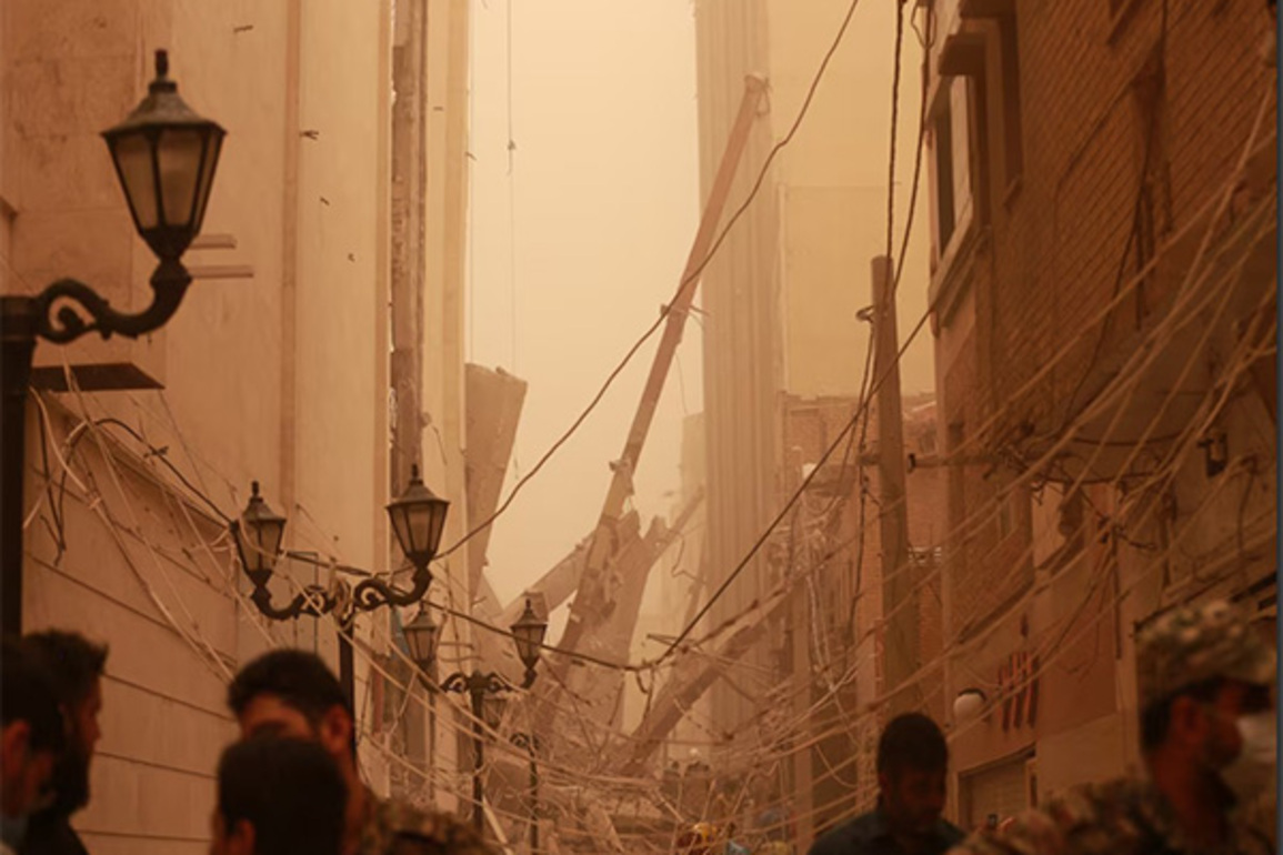 12 die after Karachi building collapse, Commissioner blames residents for mishap