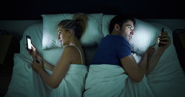 Gobal birth rates plunged after smartphones FT