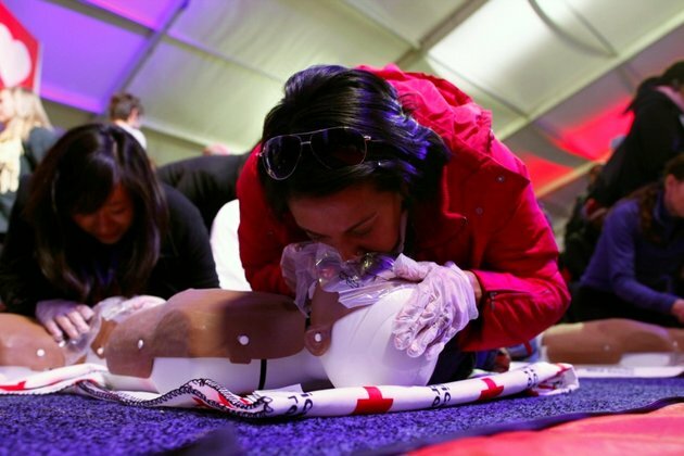 NFL Will Offer Free CPR Training During Super Bowl Week