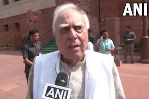 RS MP Kapil Sibal alleges "EC is in hands of government"