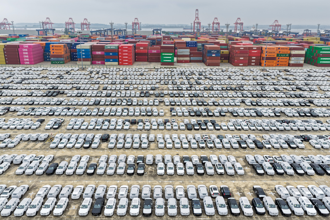 Xinhua Headlines: China's foreign trade sees high-quality growth despite headwinds, brings opportunities to world