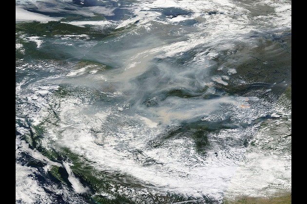 Wildfires force 25,000 to flee homes in Canada; US sends help