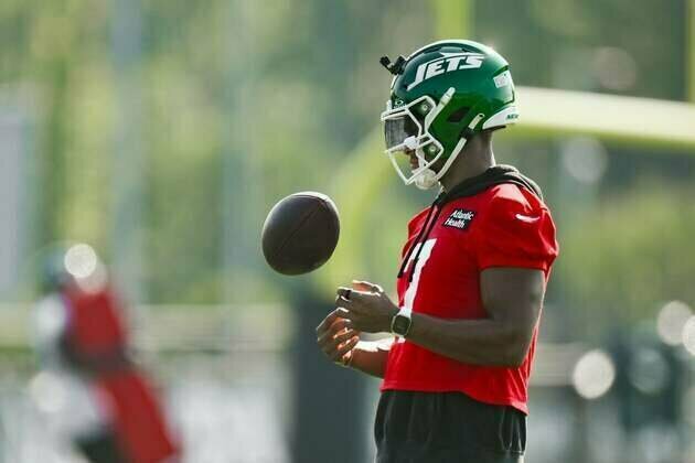 Jets QB Justin Fields (toe) returns to practice field