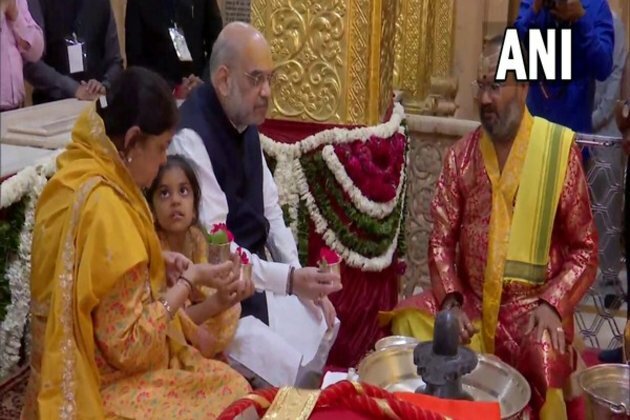 Amit Shah offers prayers at Somnath temple